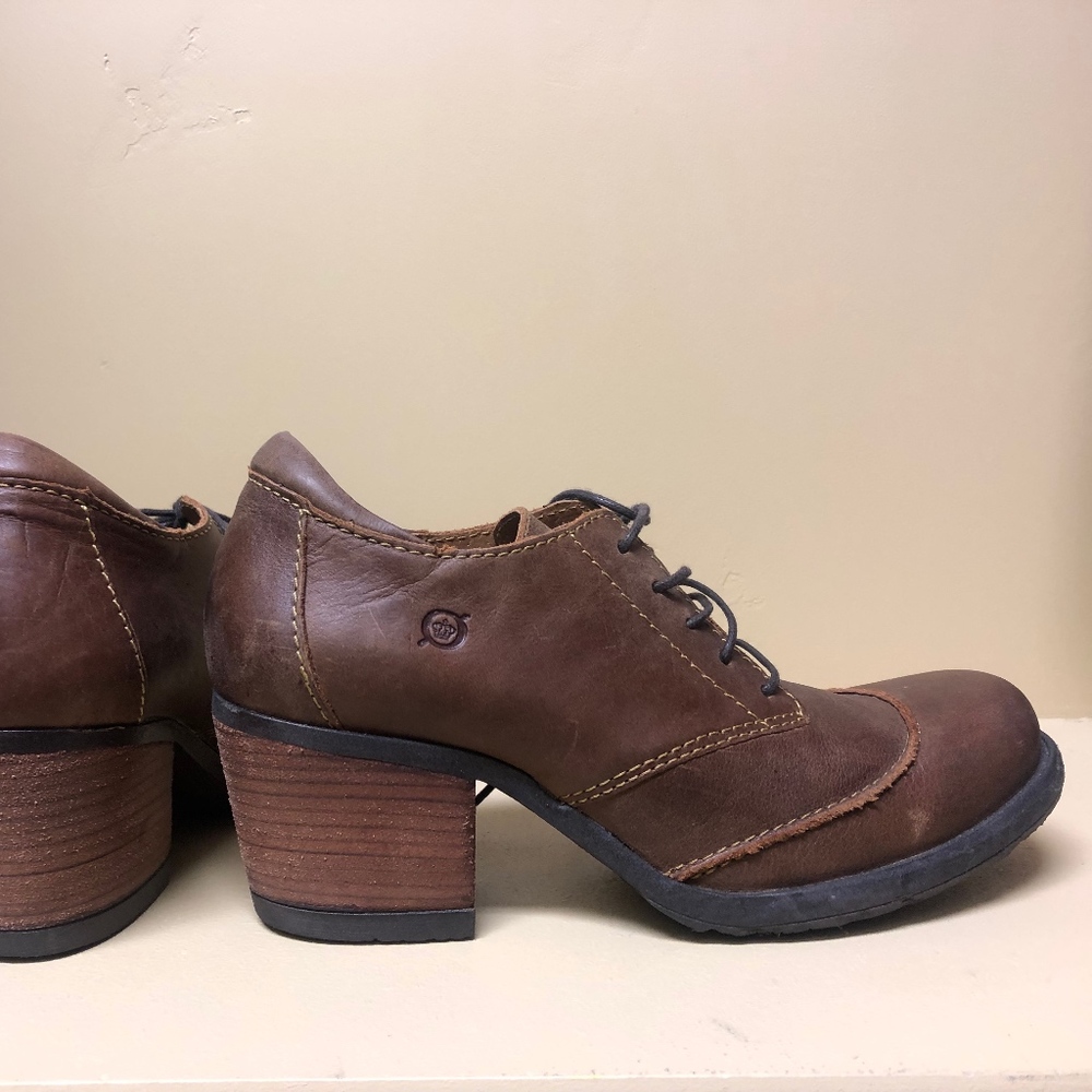Born leather lace up Oxfords brown heels booties